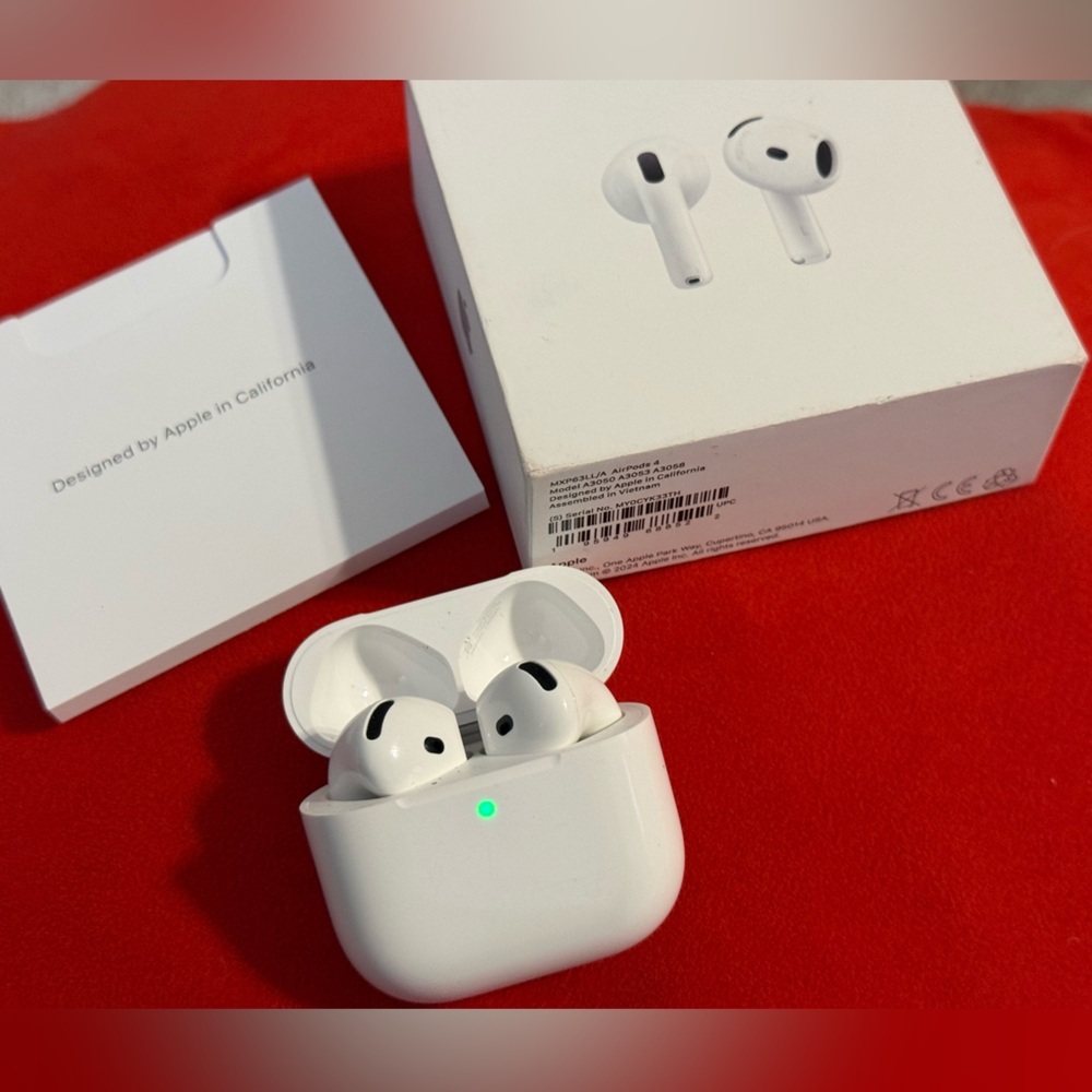 AirPods 4, NWOT